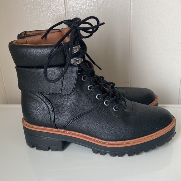 Women’s Guess Winter Coat and boots bundle - Picture 7 of 10